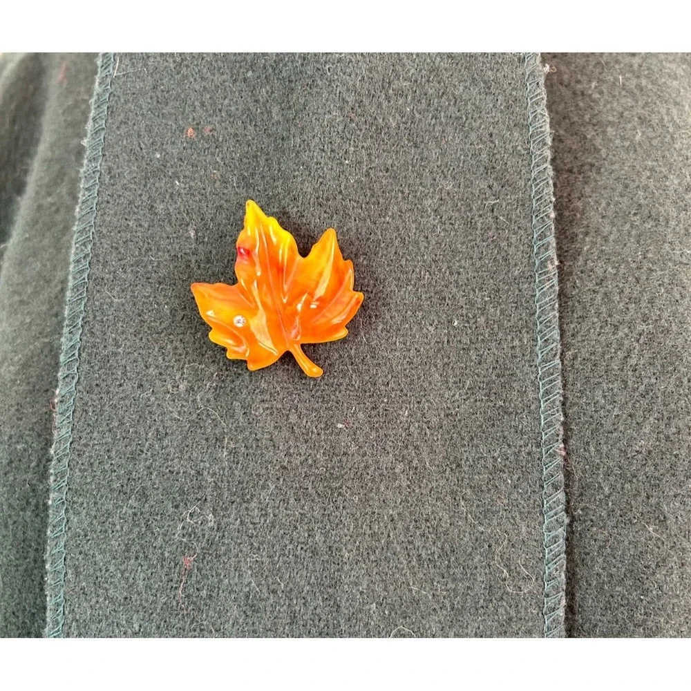 80s Avon Dew Touch Maple Leaf Butterscotch Lucite Rhinestone Brooch Pin Fall EUC